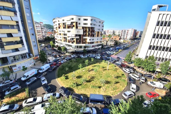 Shtepi me qera Apartament ne Tirane, 1+1, Mobilimi E mobiluar, Pagesa 450  Euro.