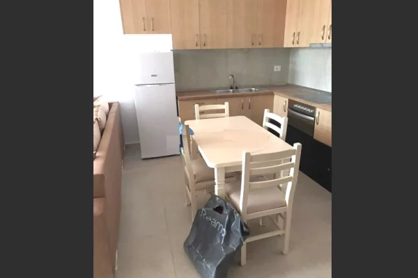 Shtepi me qera Apartament ne Tirane, 1+1, Mobilimi E mobiluar, Pagesa 40,000  Leke.