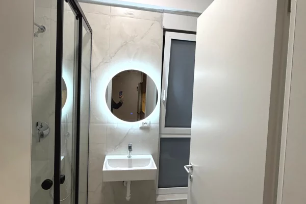 Shtepi me qera Apartament ne Tirane, 1+1, Mobilimi E mobiluar, Pagesa 40,000  Leke.