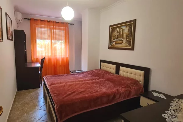 Shtepi me qera Apartament ne Tirane, 2+1, Mobilimi E mobiluar, Pagesa 60,000  Leke.