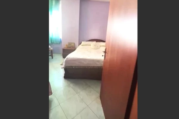 Shtepi me qera Apartament ne Tirane, 2+1, Mobilimi E mobiluar, Pagesa 35,000  Leke.