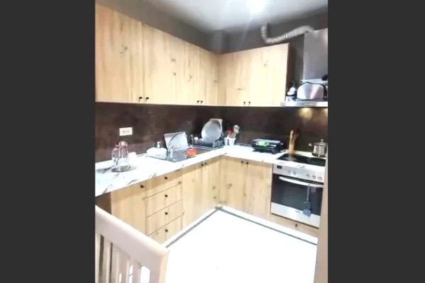 Shtepi me qera Apartament ne Tirane, 3+1, Mobilimi E mobiluar, Pagesa 500  Euro.