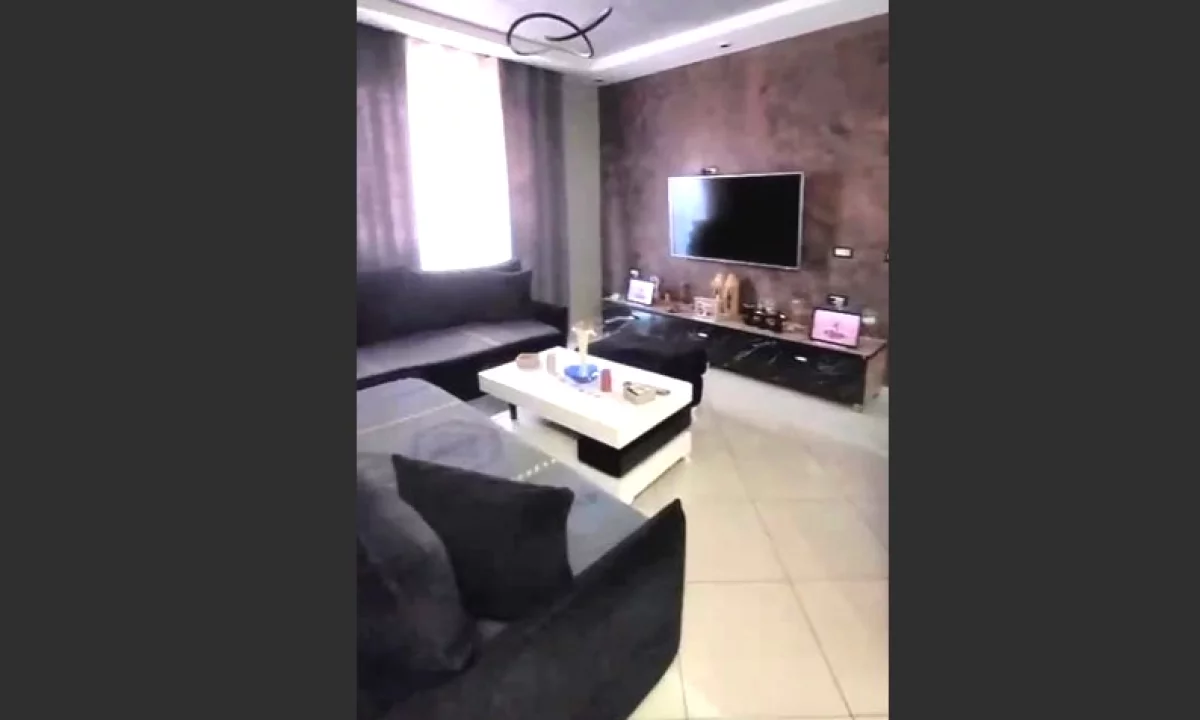 Shtepi me qera Apartament ne Tirane, 3+1, Mobilimi E mobiluar, Pagesa 500  Euro.