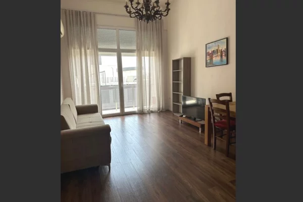 Shtepi me qera Apartament ne Tirane, 2+1, Mobilimi E mobiluar, Pagesa 65,000  Leke.