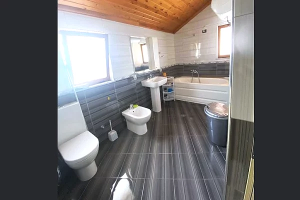 Shtepi me qera Apartament ne Tirane, 1+1, Mobilimi E mobiluar, Pagesa 35,000  Leke.