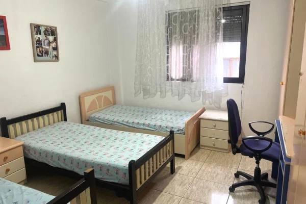 Shtepi me qera Apartament ne Tirane, 2+1, Mobilimi E mobiluar, Pagesa 50,000  Leke.