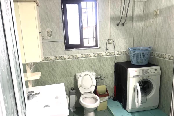 Shtepi me qera Apartament ne Tirane, 2+1, Mobilimi E mobiluar, Pagesa 50,000  Leke.