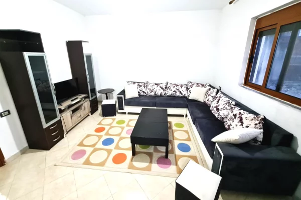 ✅ Apartament 1+1 me Qera mbi Ali Dem prane Kompleksit Kaimi (i mobiluar, kati 1 vile private) ✅