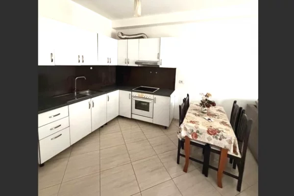 Shtepi me qera Apartament ne Tirane, 1+1, Mobilimi E mobiluar, Pagesa 40,000  Leke.