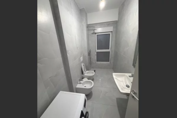 Shtepi me qera Apartament ne Tirane, 1+1, Mobilimi E mobiluar, Pagesa 40,000  Leke.