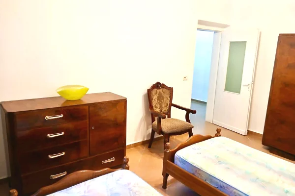 Shtepi me qera Apartament ne Tirane, 1+1, Mobilimi E mobiluar, Pagesa 42,000  Leke.