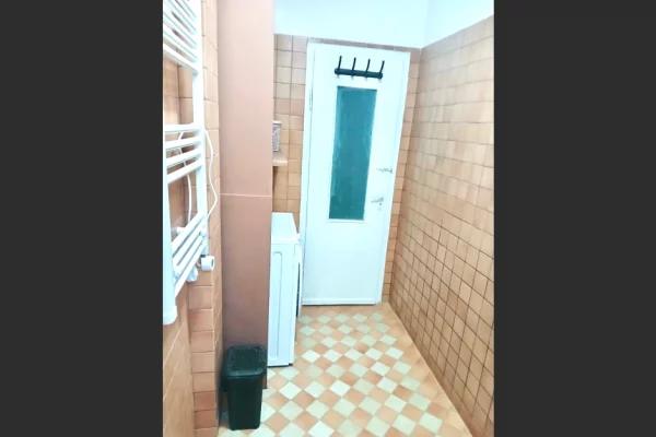 Shtepi me qera Apartament ne Tirane, 1+1, Mobilimi E mobiluar, Pagesa 42,000  Leke.