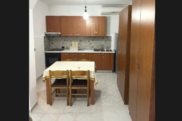 Shtepi me qera Apartament ne Tirane, Garsoniere, Mobilimi E mobiluar, Pagesa 450  Euro.