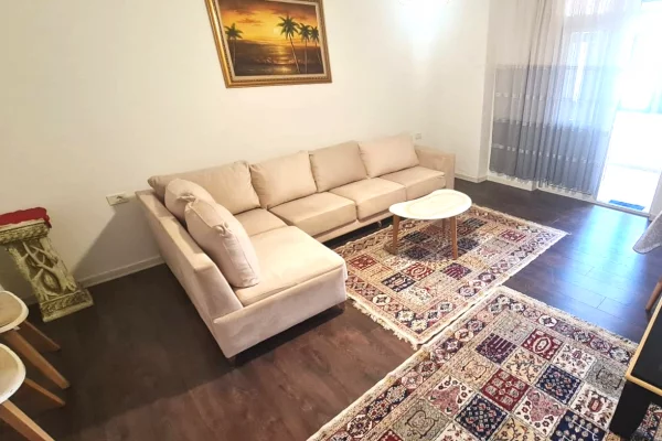Shtepi me qera Apartament ne Tirane, 2+1, Mobilimi E mobiluar, Pagesa 55,000  Leke.