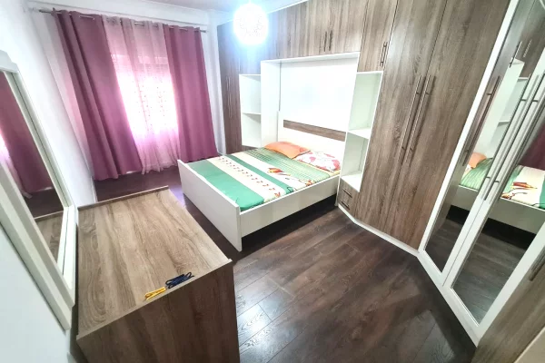 Shtepi me qera Apartament ne Tirane, 2+1, Mobilimi E mobiluar, Pagesa 55,000  Leke.