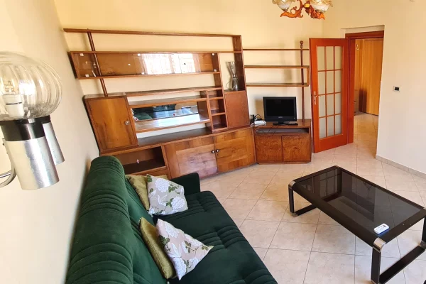 Shtepi me qera 2+1 ne Tirane - 45,000 Leke