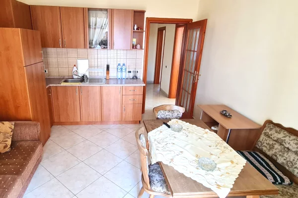 Shtepi me qera Apartament ne Tirane, 2+1, Mobilimi E mobiluar, Pagesa 45,000  Leke.