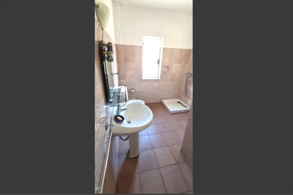 Shtepi me qera Apartament ne Tirane, 2+1, Mobilimi E mobiluar, Pagesa 45,000  Leke.