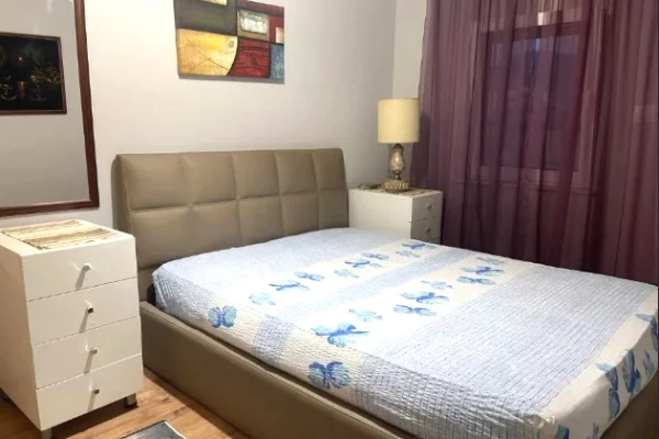 Shtepi me qera Apartament ne Tirane, 2+1, Mobilimi E mobiluar, Pagesa 60,000  Leke.