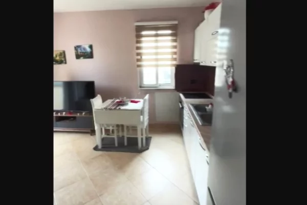 ✅ Apartament 1+1+Verande me Qera ne Ysberisht tek pallatet Cabej (kati 5, i mobiluar) ✅