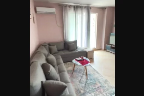 Shtepi me qera Apartament ne Tirane, 1+1, Mobilimi E mobiluar, Pagesa 35,000  Leke.