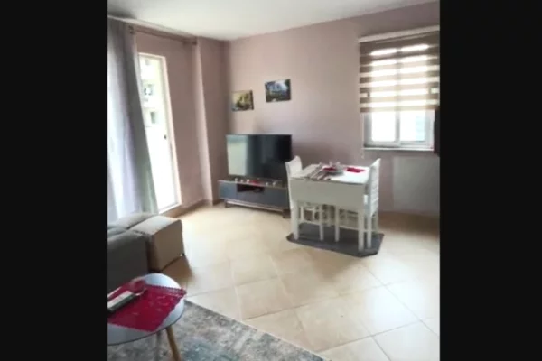 Shtepi me qera Apartament ne Tirane, 1+1, Mobilimi E mobiluar, Pagesa 35,000  Leke.