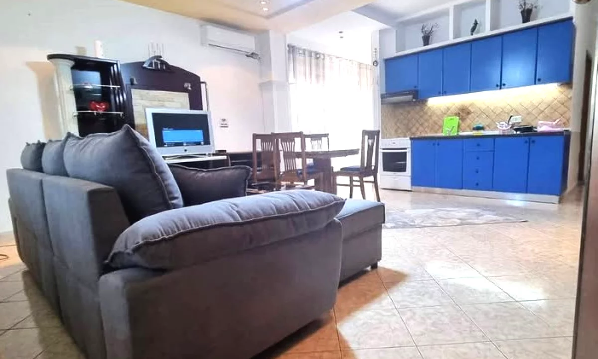 Shtepi me qera Apartament ne Tirane, 2+1, Mobilimi E mobiluar, Pagesa 450  Euro.