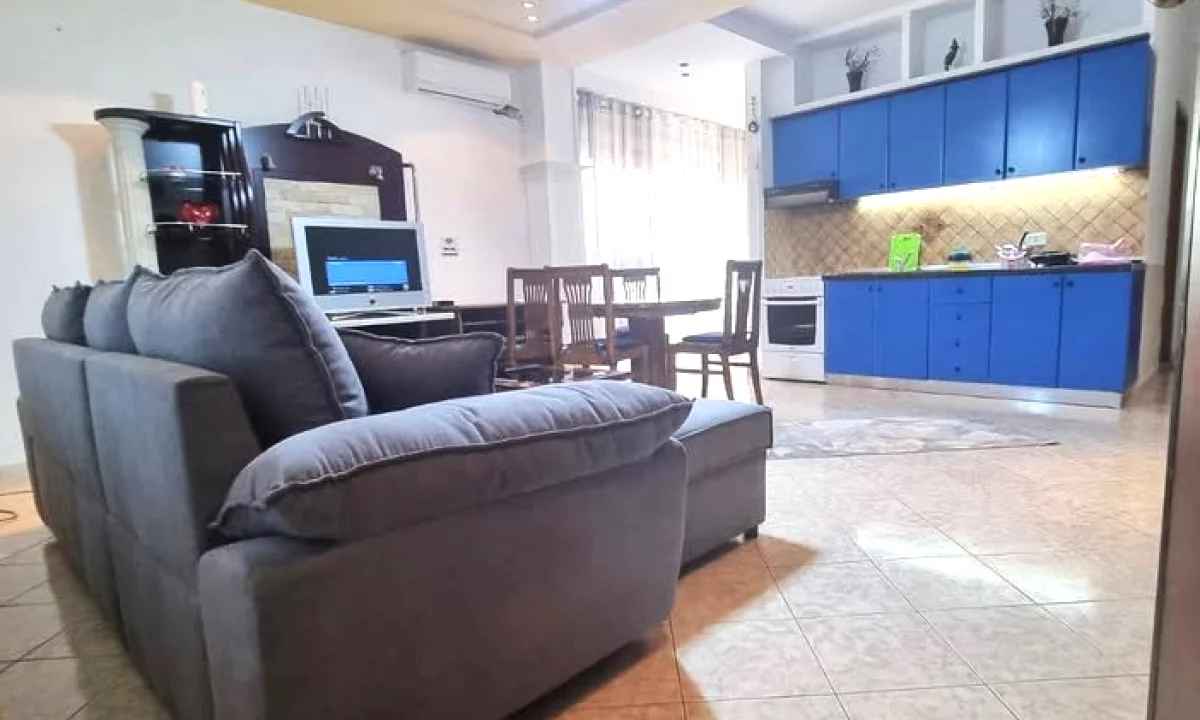 Shtepi me qera Apartament ne Tirane, 2+1, Mobilimi E mobiluar, Pagesa 500  Euro.