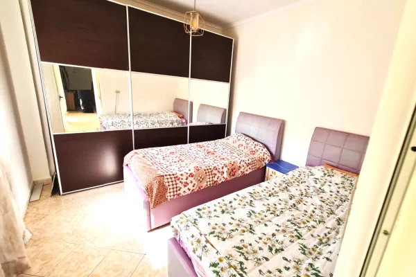 Shtepi me qera Apartament ne Tirane, 2+1, Mobilimi E mobiluar, Pagesa 450  Euro.