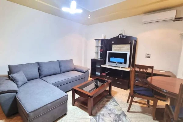 Shtepi me qera Apartament ne Tirane, 2+1, Mobilimi E mobiluar, Pagesa 500  Euro.