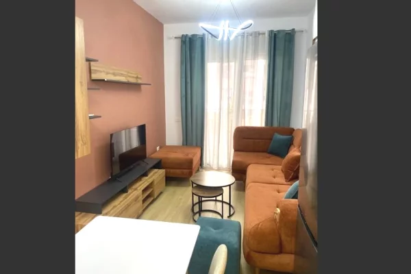 Shtepi me qera Apartament ne Tirane, 1+1, Mobilimi E mobiluar, Pagesa 400  Euro.