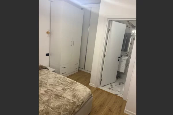 Shtepi me qera Apartament ne Tirane, 2+1, Mobilimi E mobiluar, Pagesa 70,000  Leke.