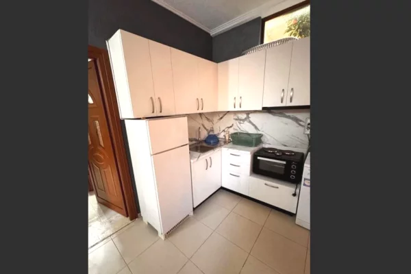 Shtepi me qera Garsoniere ne Tirane - 300 Euro