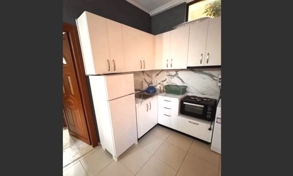 Shtepi me qera Apartament ne Tirane, Garsoniere, Mobilimi E mobiluar, Pagesa 300  Euro.