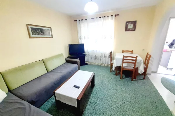 Shtepi me qera Apartament ne Tirane, 1+1, Mobilimi E mobiluar, Pagesa 40,000  Leke.
