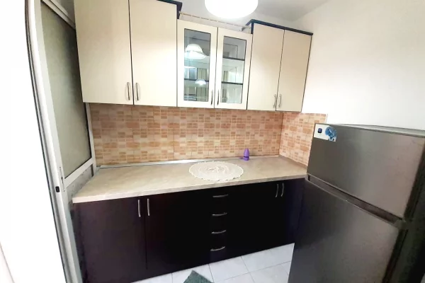 Shtepi me qera Apartament ne Tirane, 1+1, Mobilimi E mobiluar, Pagesa 40,000  Leke.