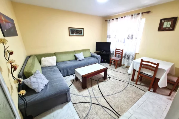 Shtepi me qera 1+1 ne Tirane - 40,000 Leke