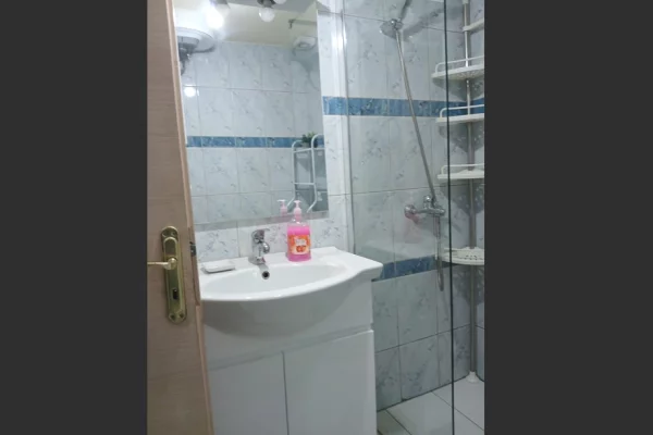 Shtepi me qera Apartament ne Tirane, 2+1, Mobilimi E mobiluar, Pagesa 40,000  Leke.