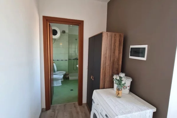 Shtepi me qera Apartament ne Tirane, Garsoniere, Mobilimi E mobiluar, Pagesa 46,000  Leke.