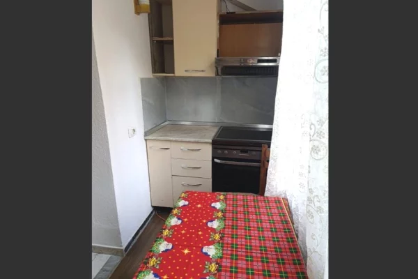 Shtepi me qera Apartament ne Tirane, 1+1, Mobilimi E mobiluar, Pagesa 35,000  Leke.