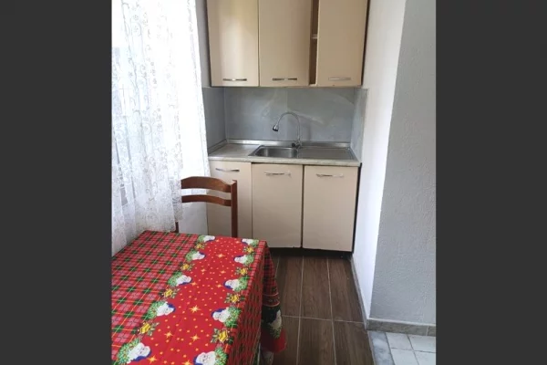 Shtepi me qera Apartament ne Tirane, 1+1, Mobilimi E mobiluar, Pagesa 35,000  Leke.