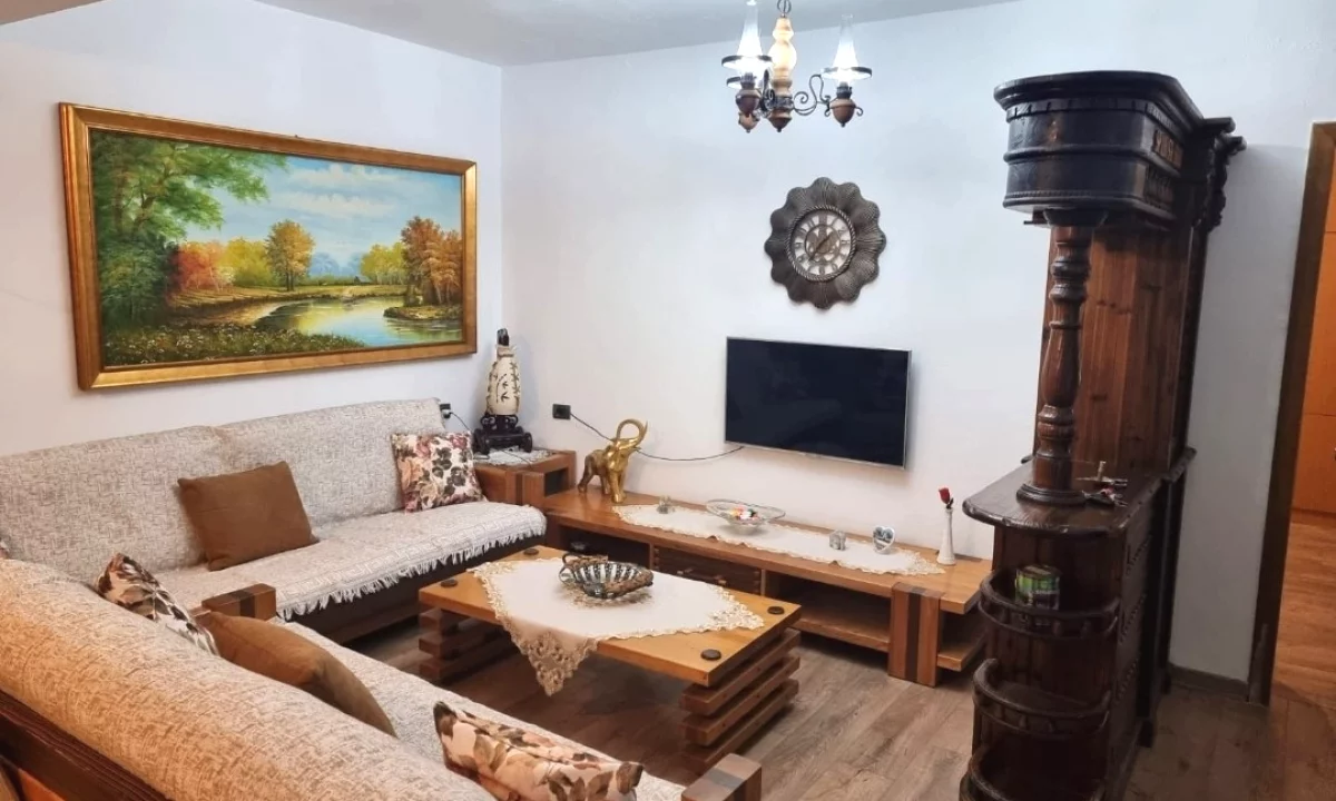 Shtepi me qera Shtepi Private ne Tirane, 1+1, Mobilimi E mobiluar, Pagesa 38,000  Leke.