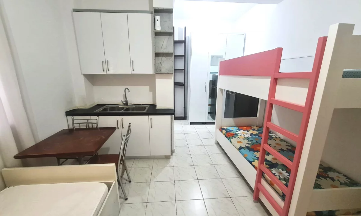 Shtepi me qera Apartament ne Tirane, Garsoniere, Mobilimi E mobiluar, Pagesa 20,000  Leke.