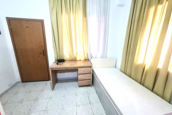 Shtepi me qera Apartament ne Tirane, Garsoniere, Mobilimi E mobiluar, Pagesa 20,000  Leke.