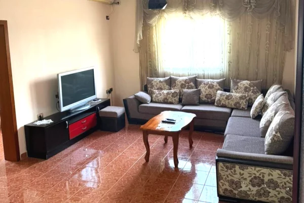 Shtepi me qera 2+1 ne Tirane - 40,000 Leke