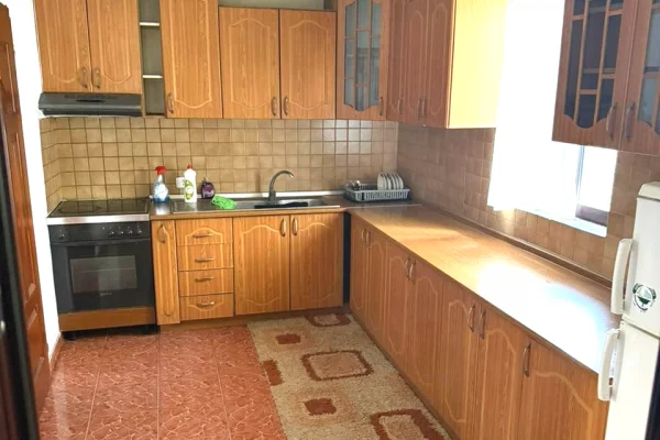 Shtepi me qera Apartament ne Tirane, 2+1, Mobilimi E mobiluar, Pagesa 40,000  Leke.