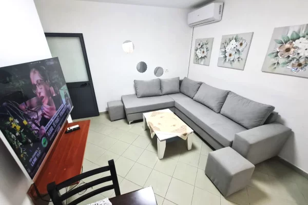 Shtepi me qera Apartament ne Tirane, 2+1, Mobilimi E mobiluar, Pagesa 50,000  Leke.