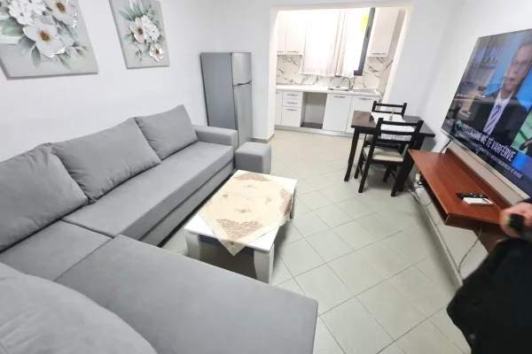 Shtepi me qera Apartament ne Tirane, 2+1, Mobilimi E mobiluar, Pagesa 50,000  Leke.
