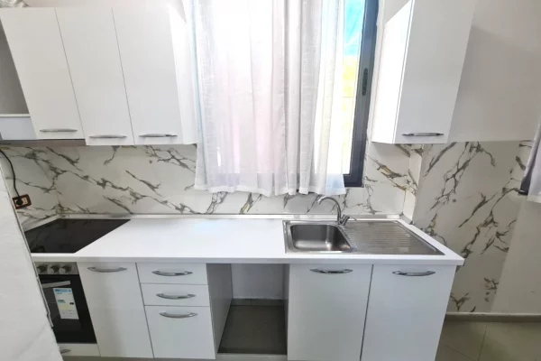 Shtepi me qera Apartament ne Tirane, 2+1, Mobilimi E mobiluar, Pagesa 50,000  Leke.