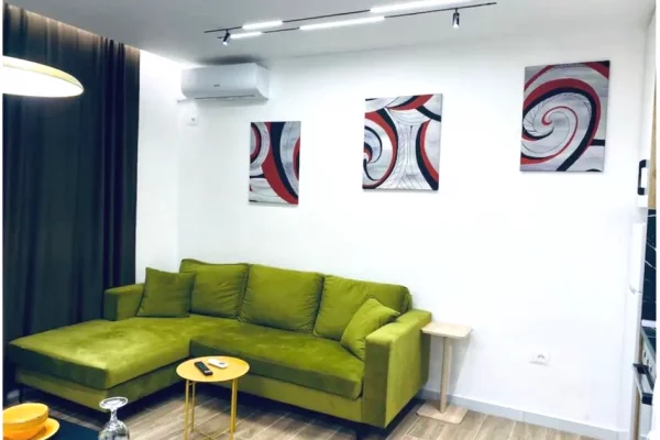 Apartament 1+1 me qera ne Tirane zona Komuna e parisit